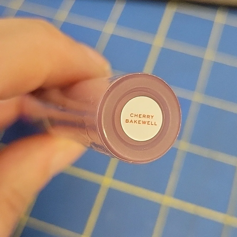Revolution glossy lip
